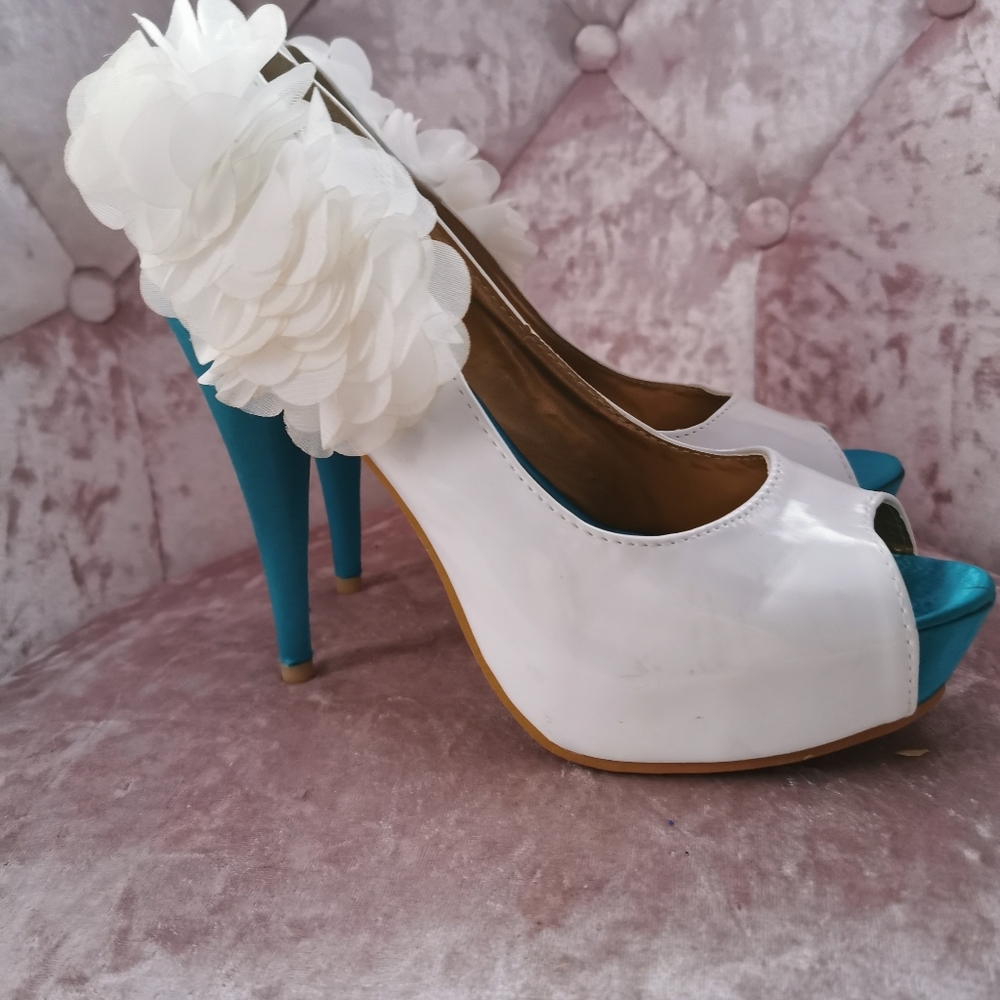 Heels - Picture 1 of 4